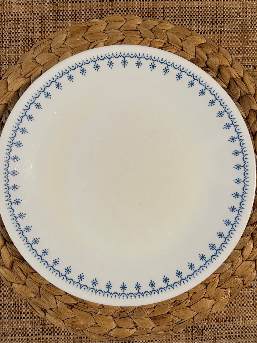 8 pc Corelle Blue Snowflake Plate Set 10.25"